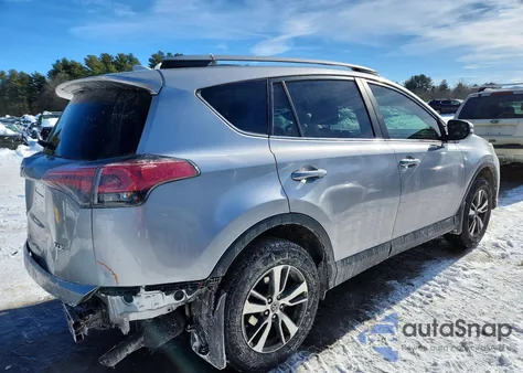 2017 Toyota Rav4 Xle z USA, uszkodzony, nr VIN 2T3WFREV3HW344186